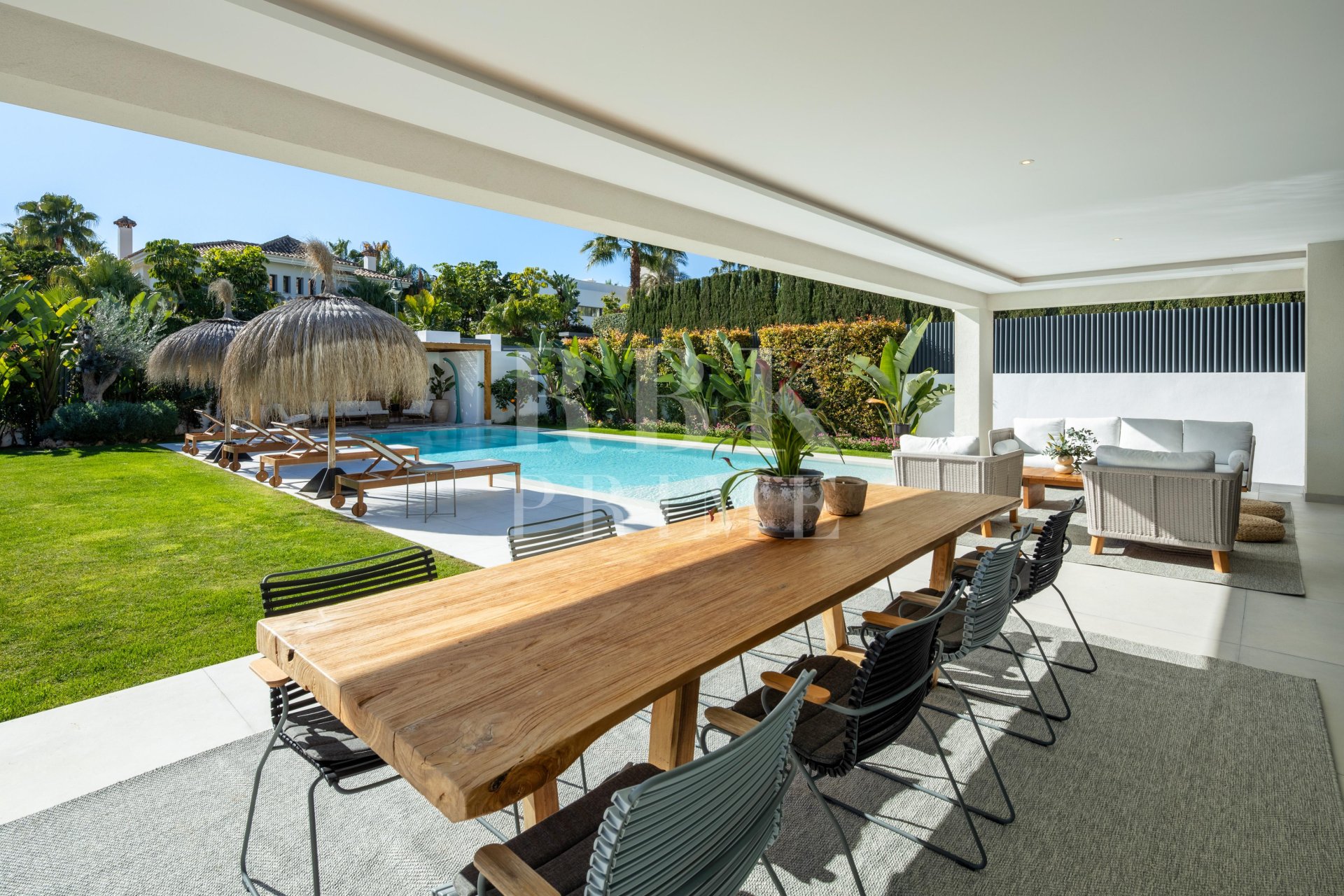 Resale - Villa -
Malaga - Nueva Andalucía