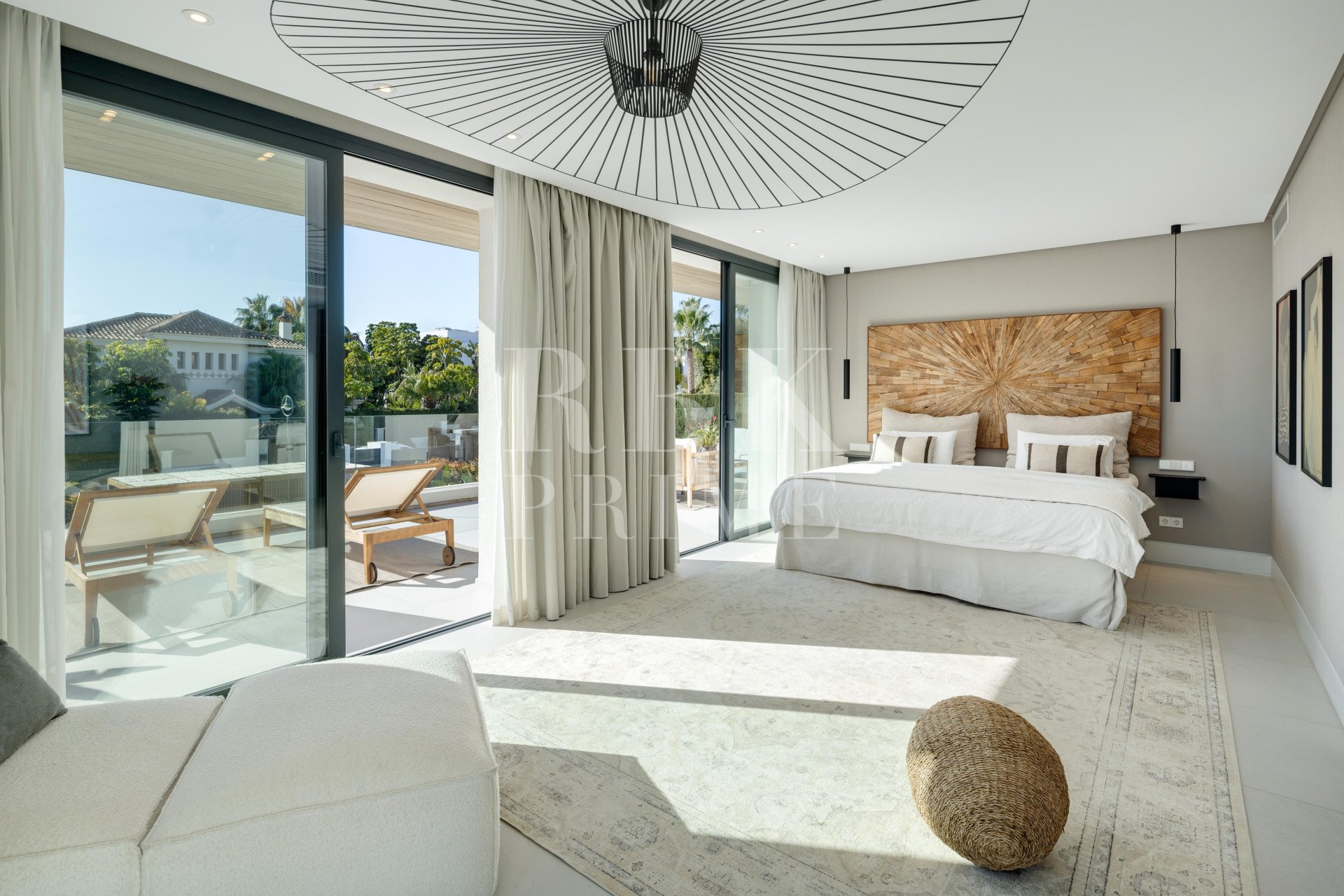 Resale - Villa -
Malaga - Nueva Andalucía