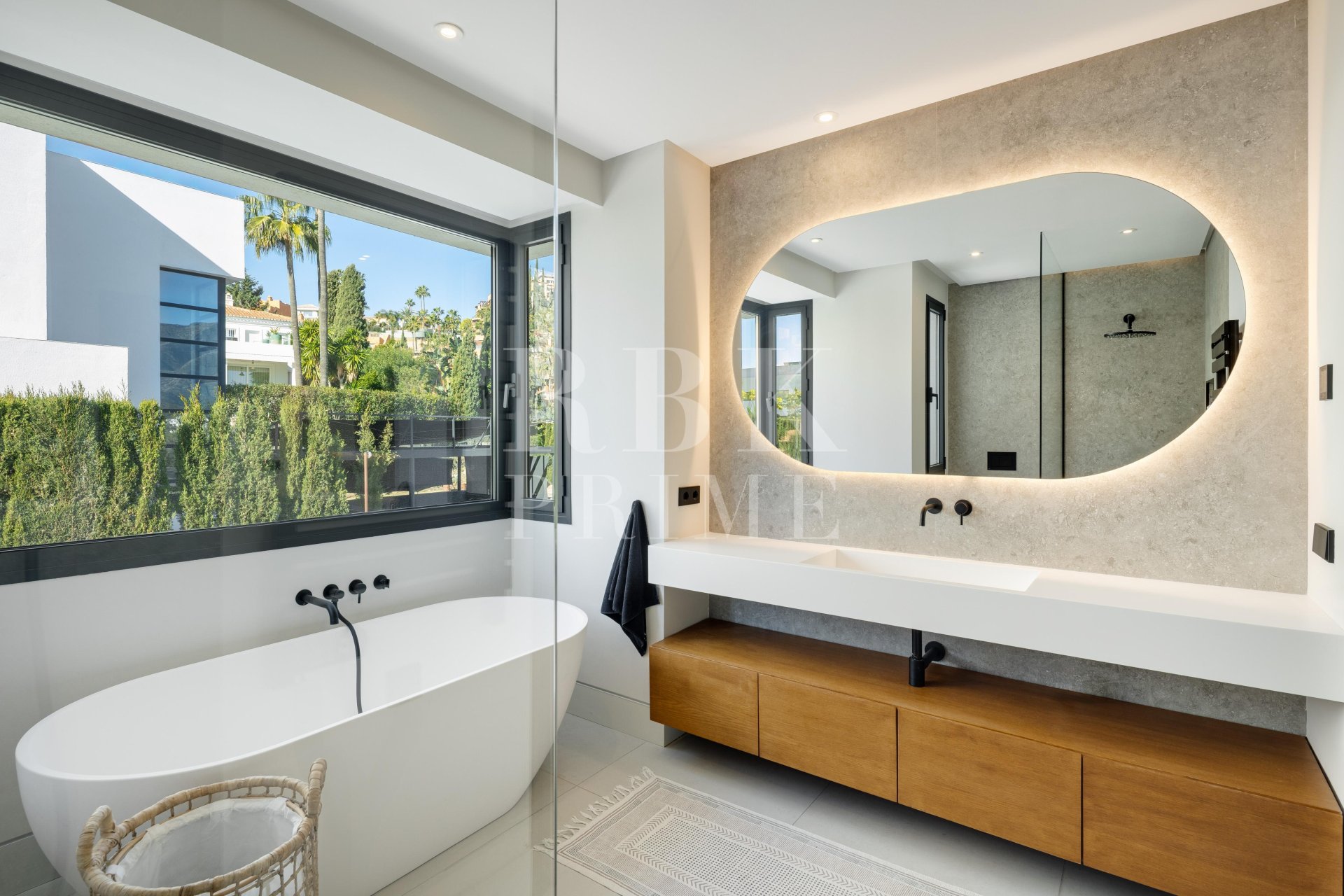 Resale - Villa -
Malaga - Nueva Andalucía