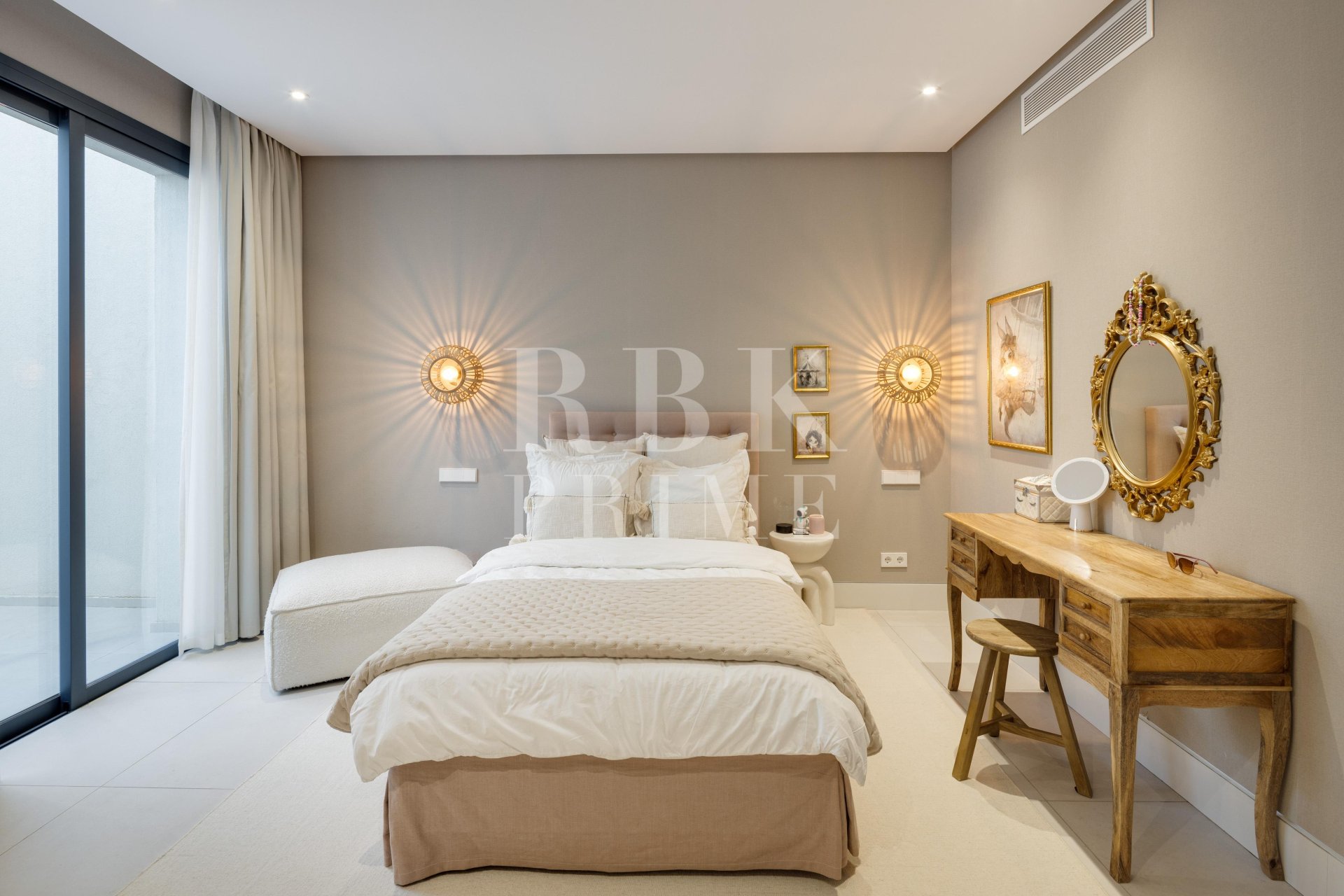 Resale - Villa -
Malaga - Nueva Andalucía