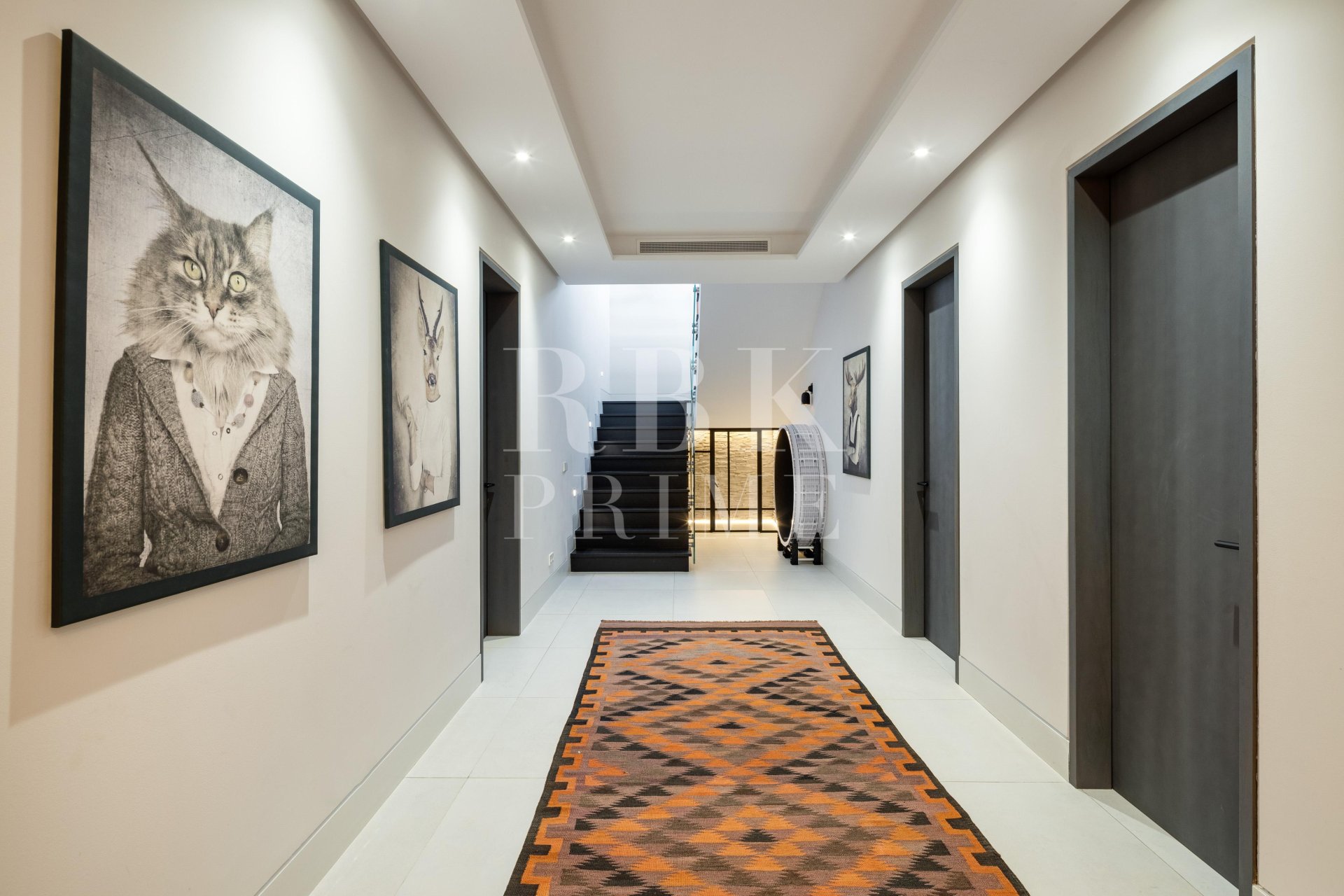 Resale - Villa -
Malaga - Nueva Andalucía