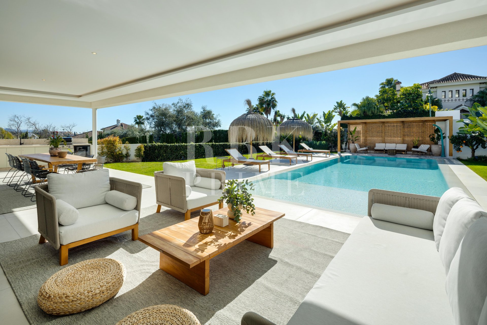 Resale - Villa -
Malaga - Nueva Andalucía