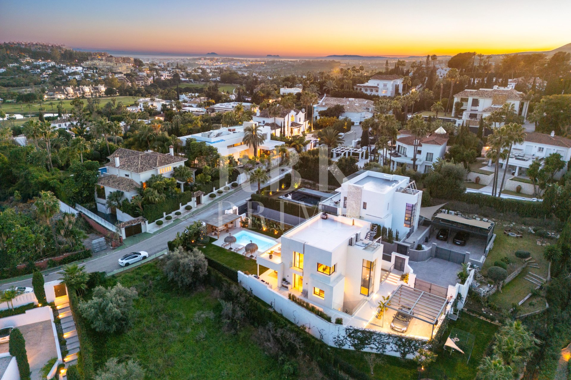 Resale - Villa -
Malaga - Nueva Andalucía