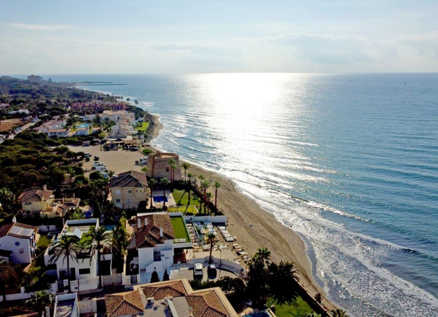 Resale - Villa -
Marbella - Las Chapas