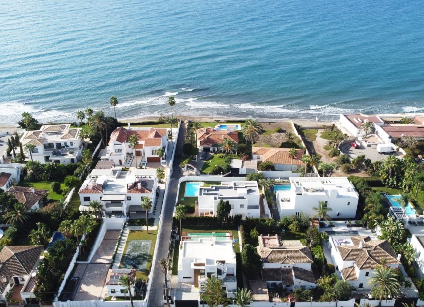 Resale - Villa -
Marbella - Las Chapas