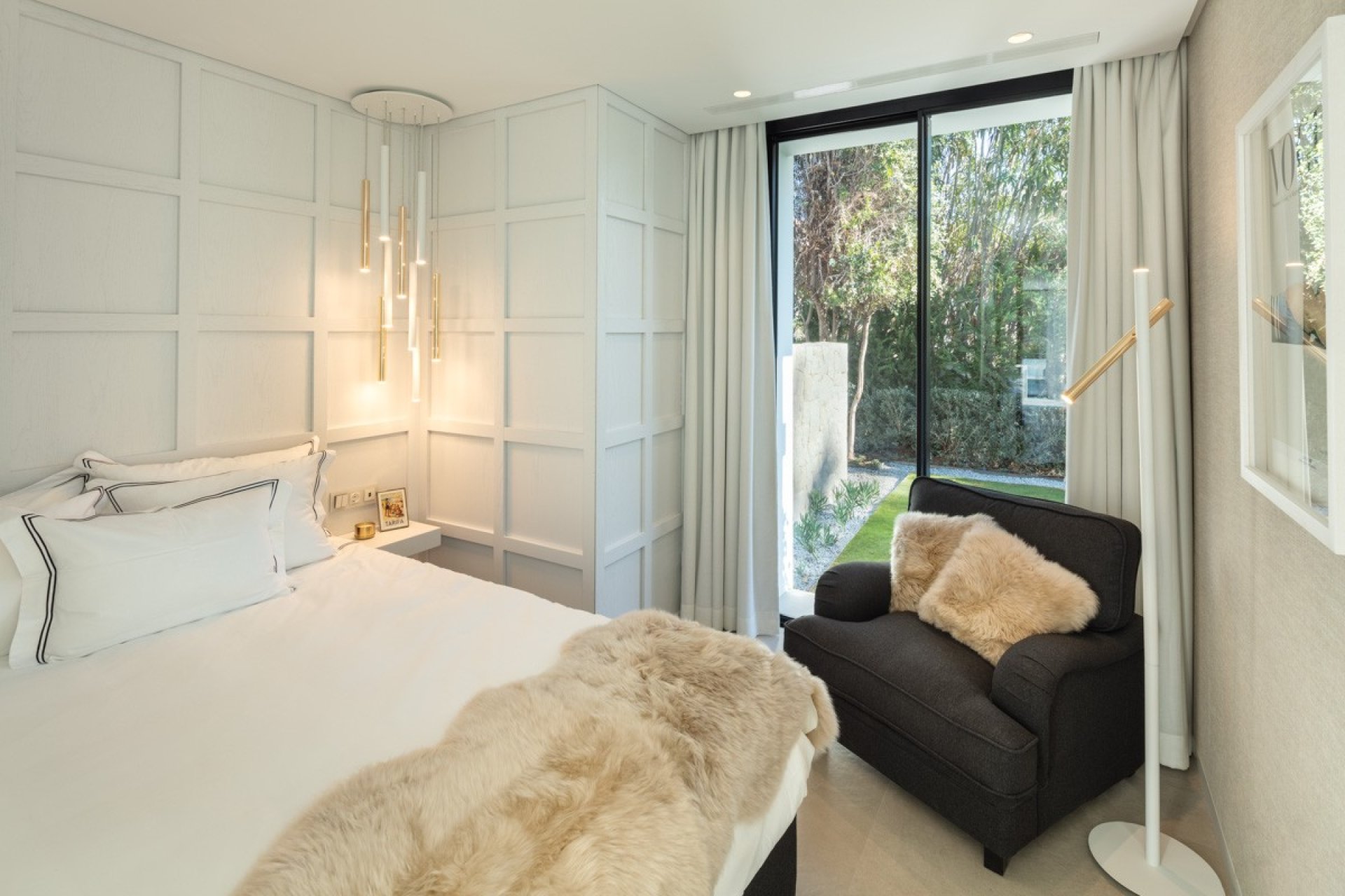 Resale - Villa -
Marbella - Nueva Andalucía