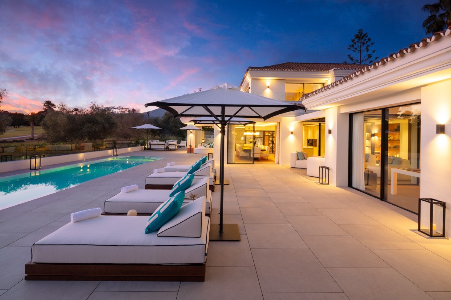 Resale - Villa -
Marbella - Nueva Andalucía