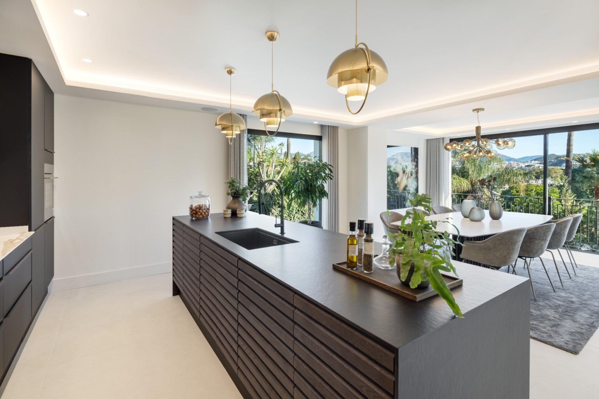 Resale - Villa -
Marbella - Nueva Andalucía