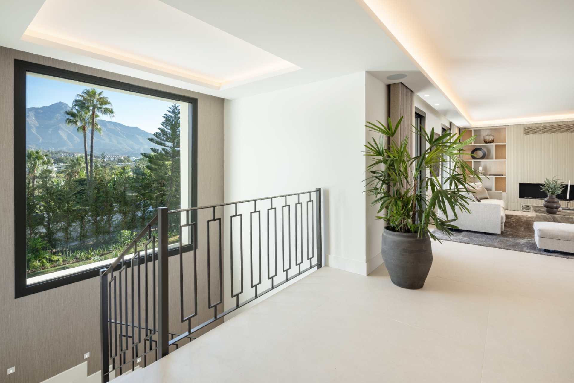 Resale - Villa -
Marbella - Nueva Andalucía