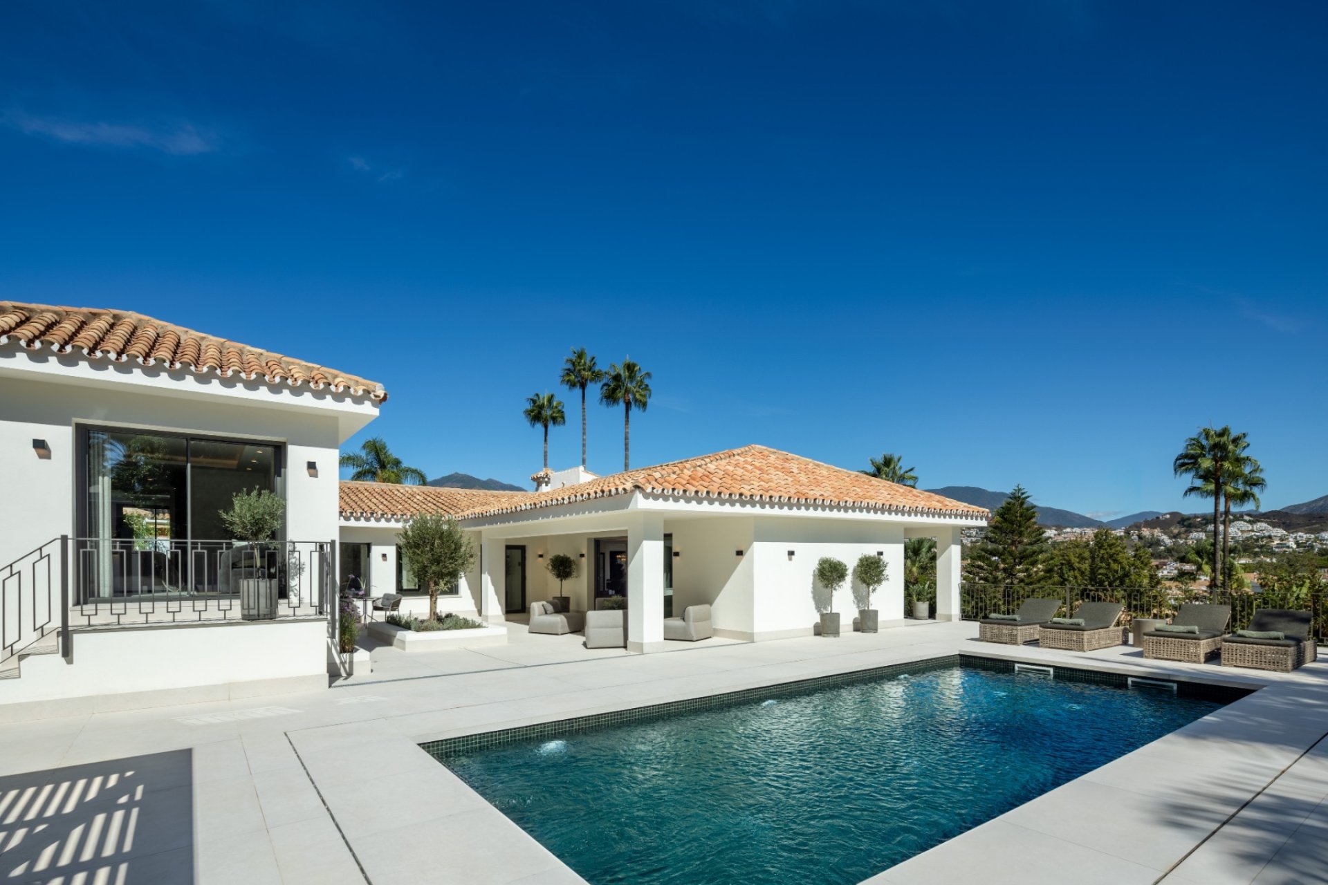 Resale - Villa -
Marbella - Nueva Andalucía