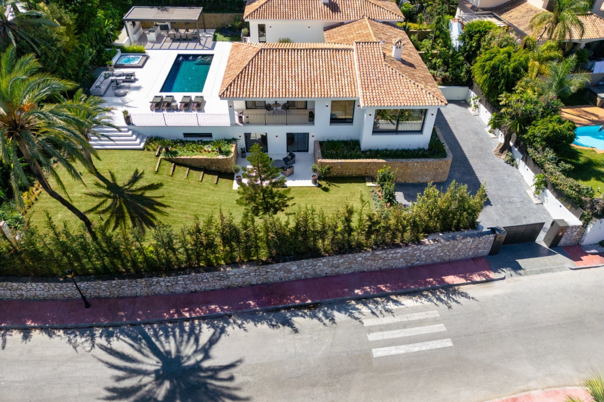 Resale - Villa -
Marbella - Nueva Andalucía