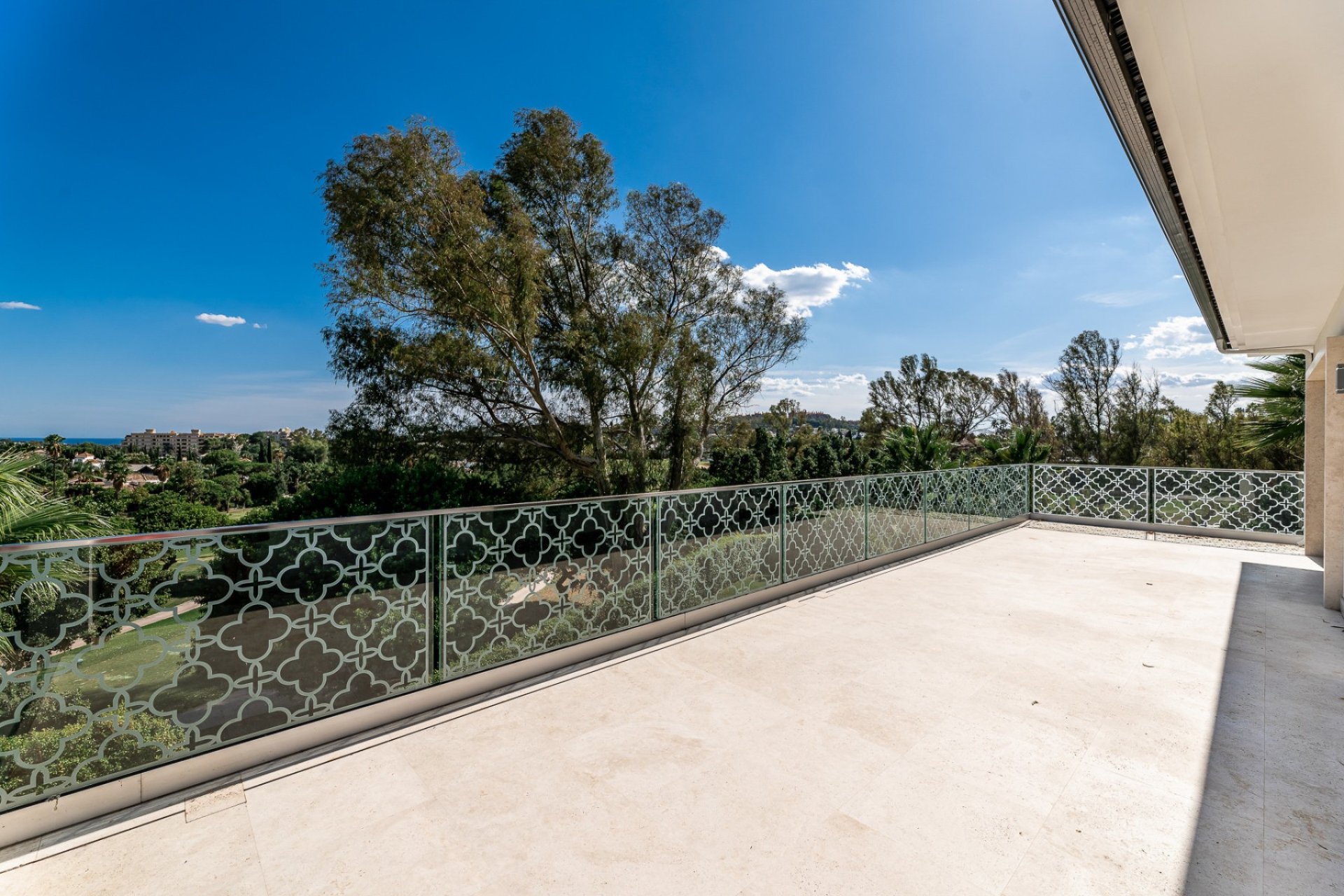 Resale - Villa -
Marbella - Nueva Andalucía