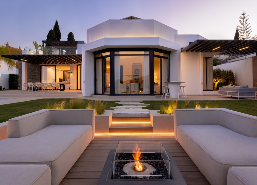Resale - Villa -
Marbella - Nueva Andalucía
