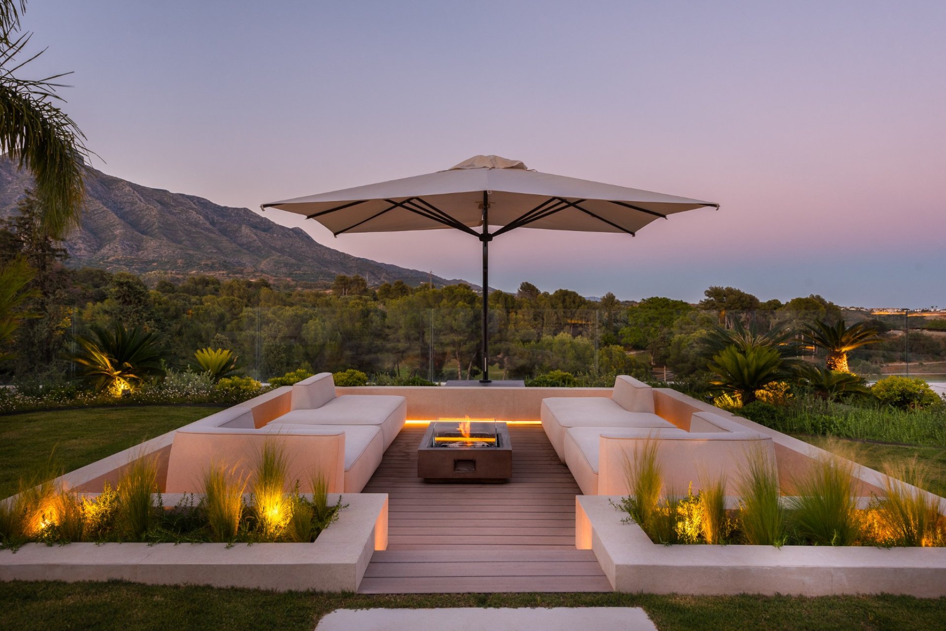 Resale - Villa -
Marbella - Nueva Andalucía