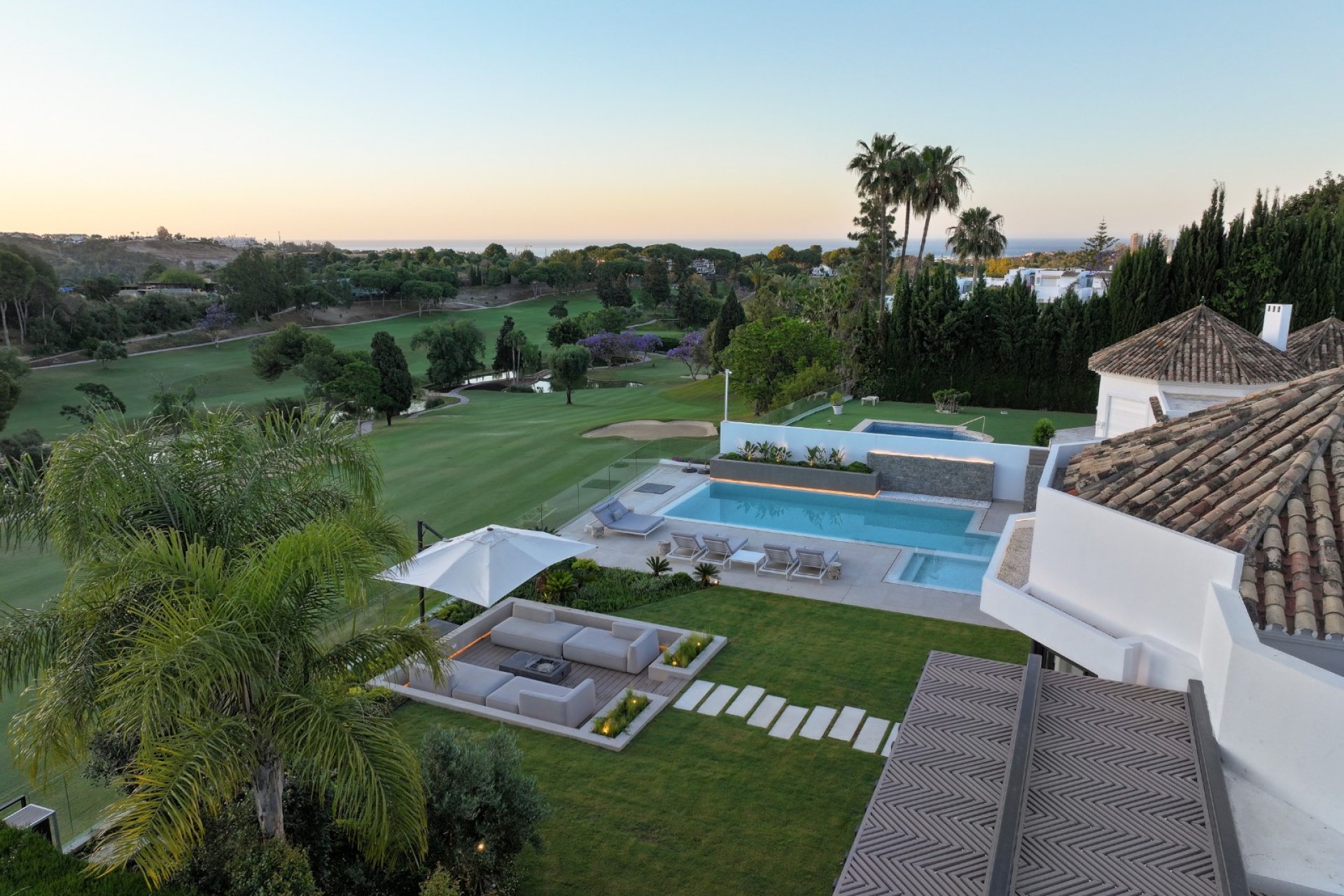 Resale - Villa -
Marbella - Nueva Andalucía