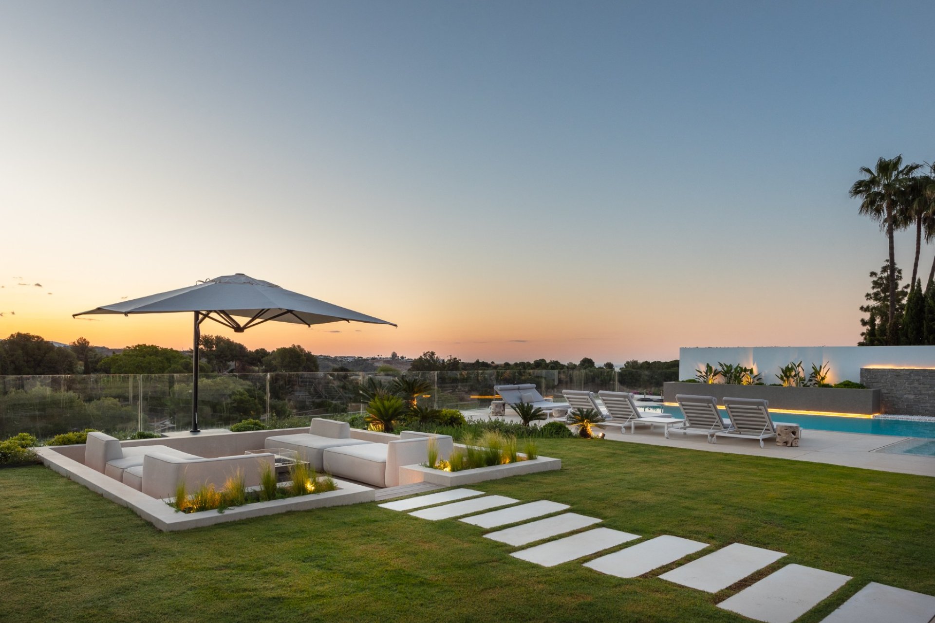 Resale - Villa -
Marbella - Nueva Andalucía