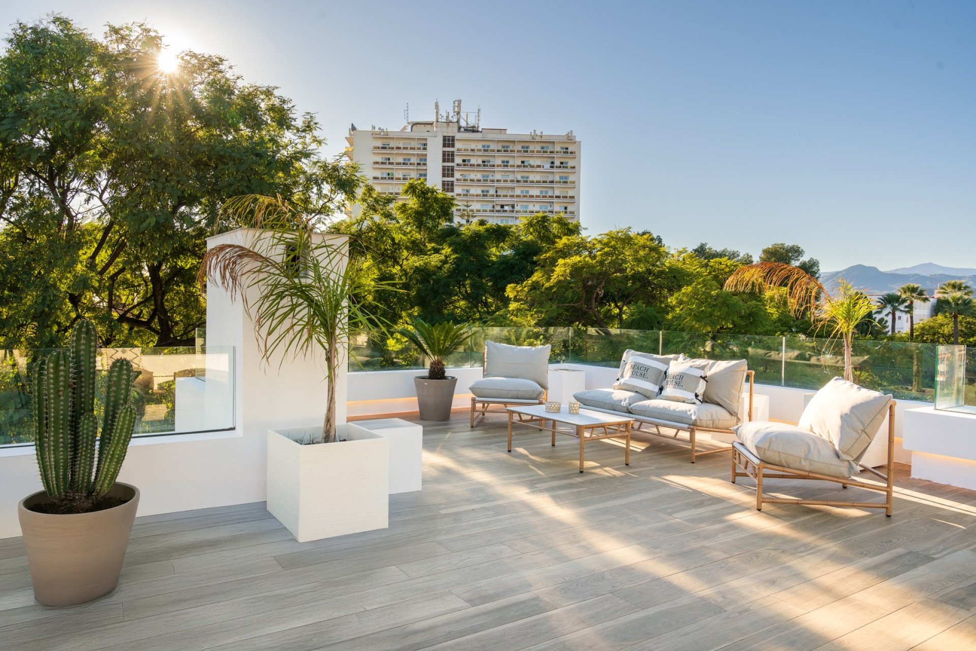 Resale - Villa -
Marbella - Nueva Andalucía