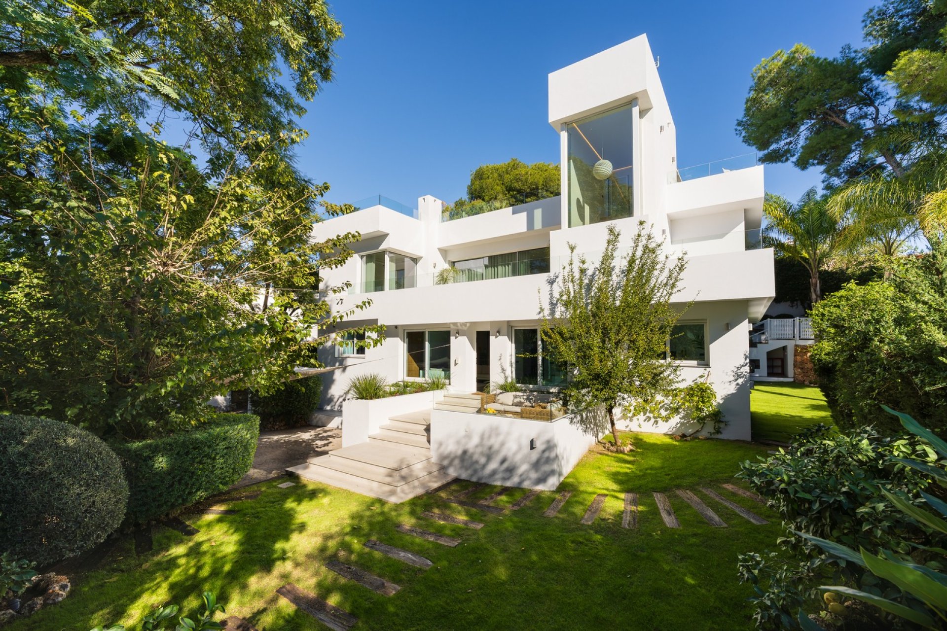 Resale - Villa -
Marbella - Nueva Andalucía