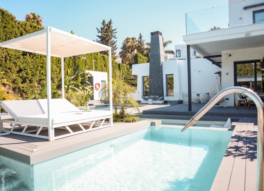 Resale - Villa -
Marbella - Nueva Andalucía