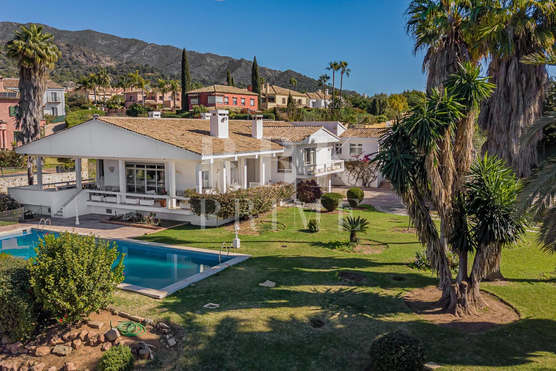 Resale - Villa -
Marbella