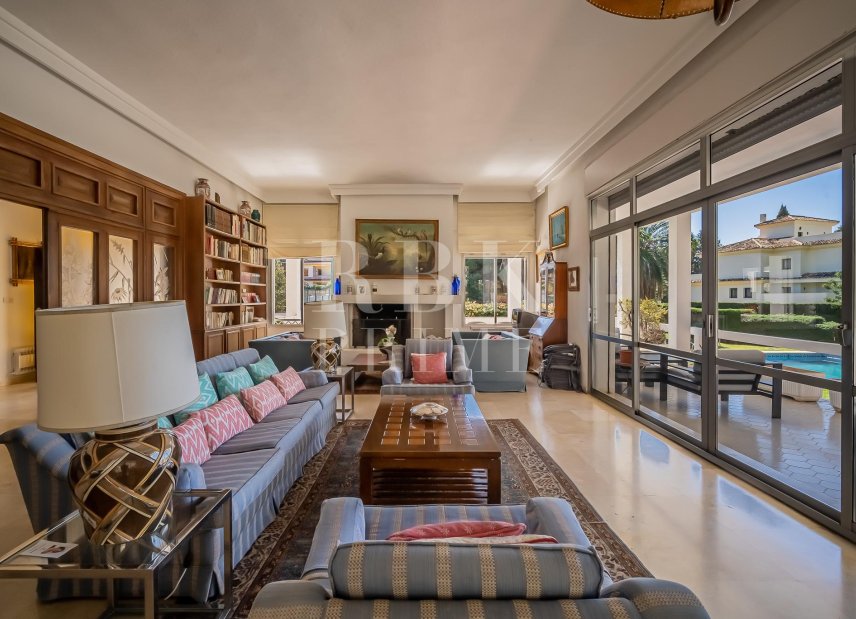Resale - Villa -
Marbella
