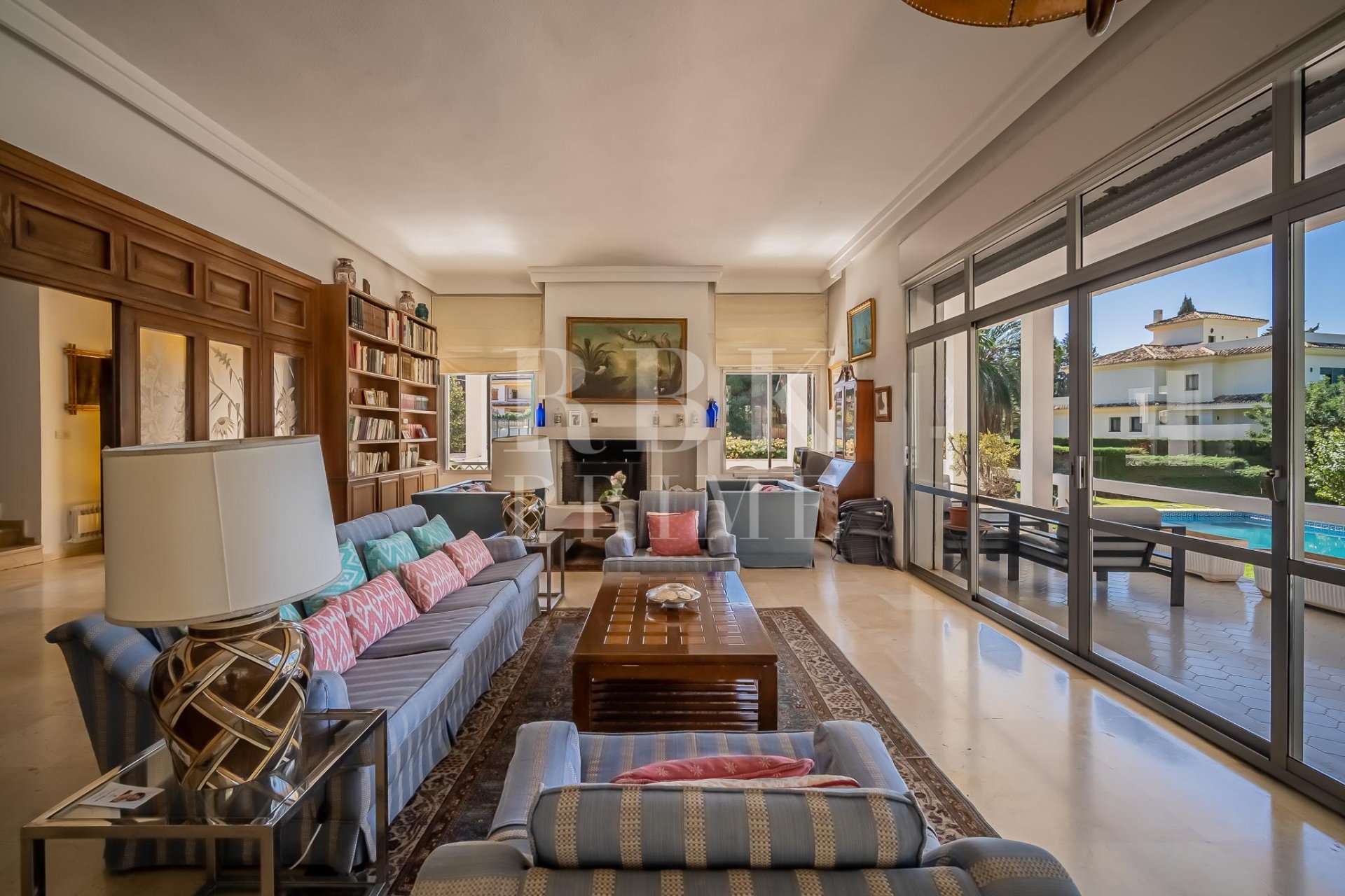 Resale - Villa -
Marbella
