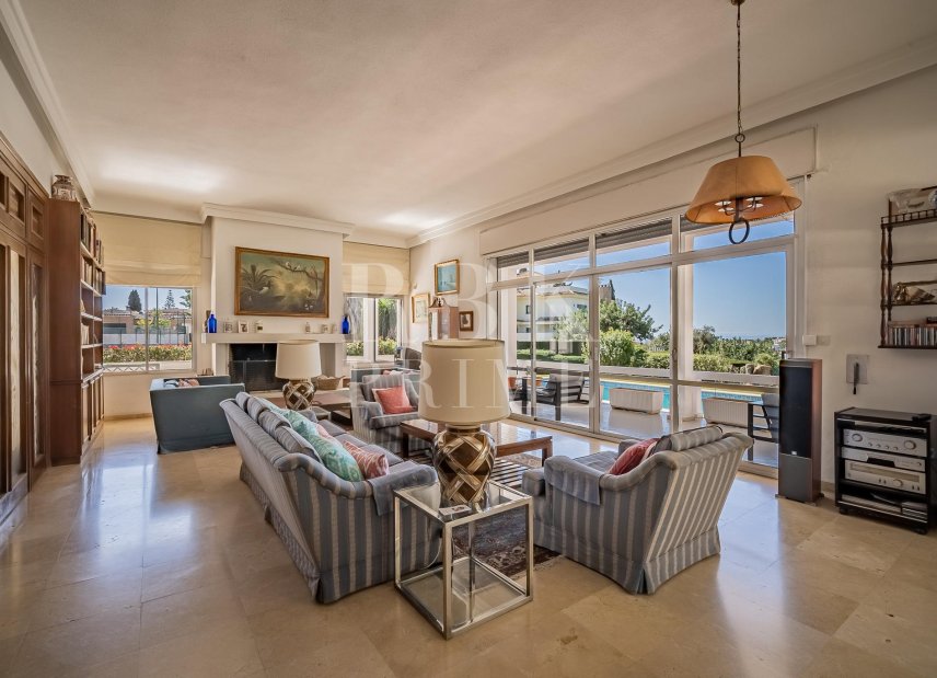 Resale - Villa -
Marbella