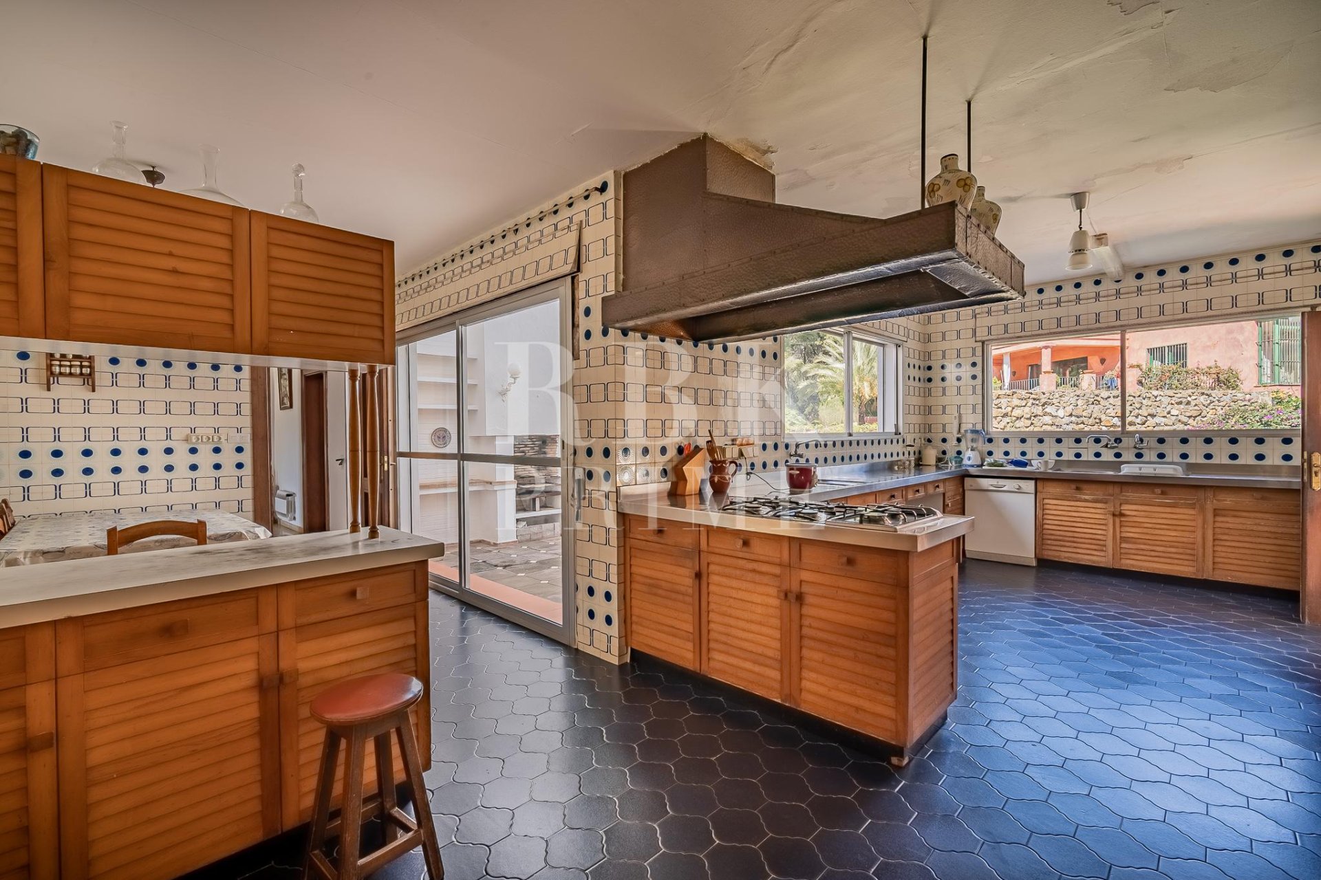 Resale - Villa -
Marbella