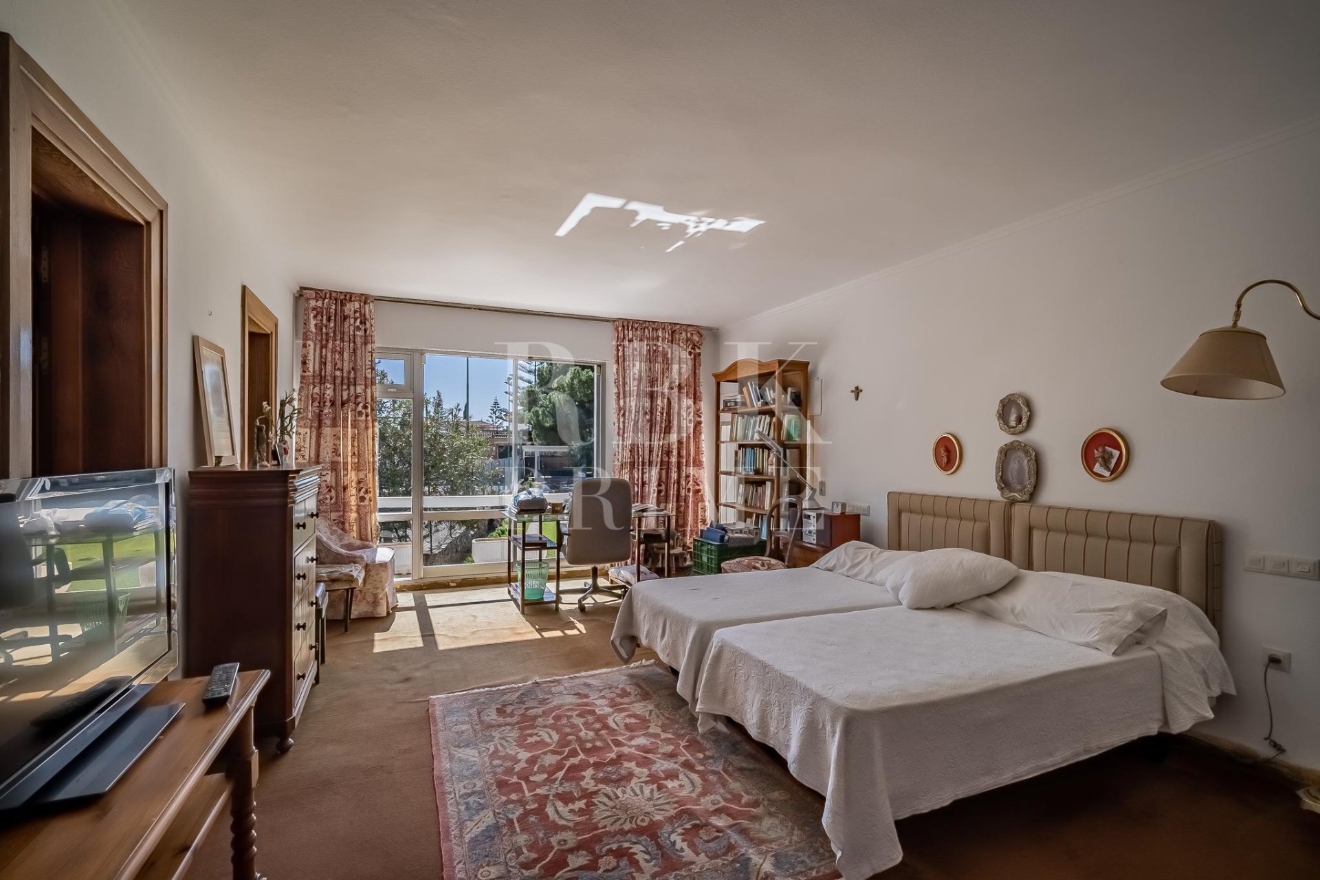 Resale - Villa -
Marbella