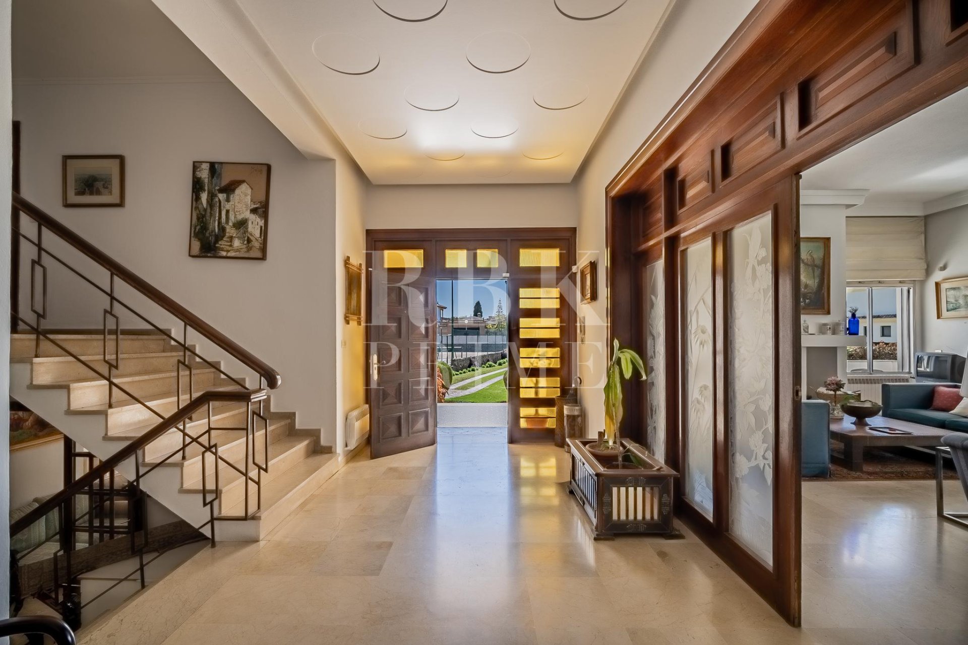 Resale - Villa -
Marbella