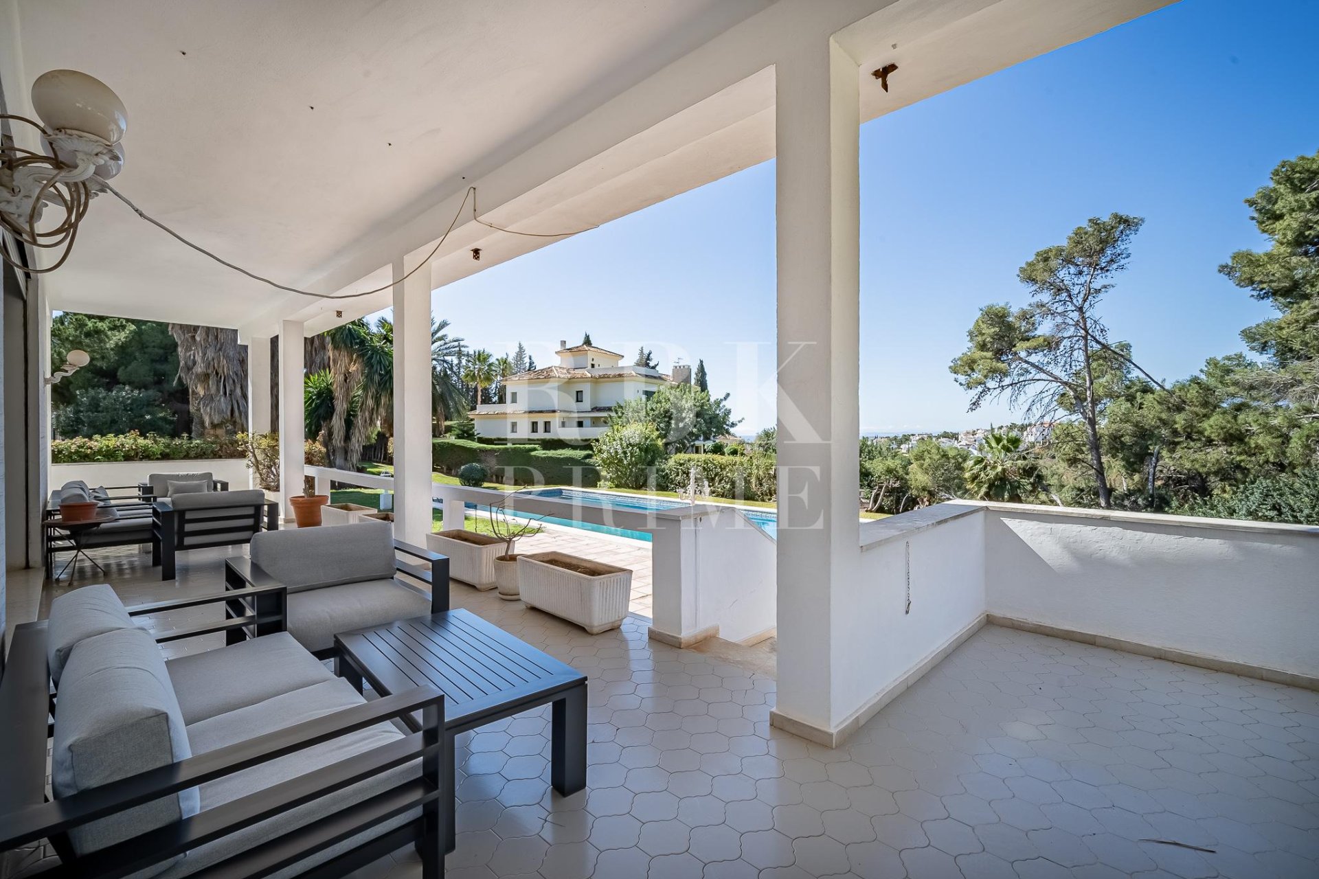 Resale - Villa -
Marbella