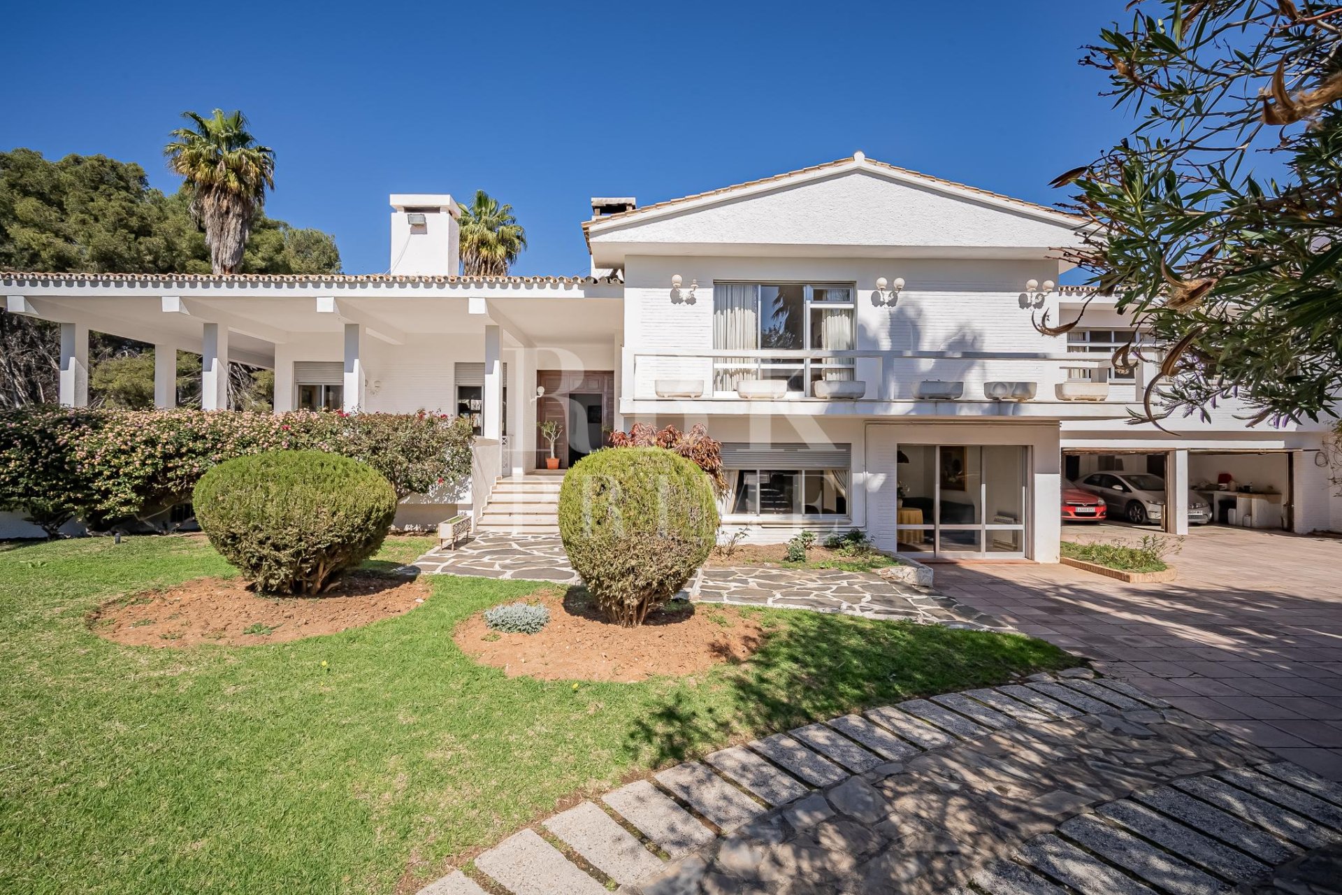 Resale - Villa -
Marbella