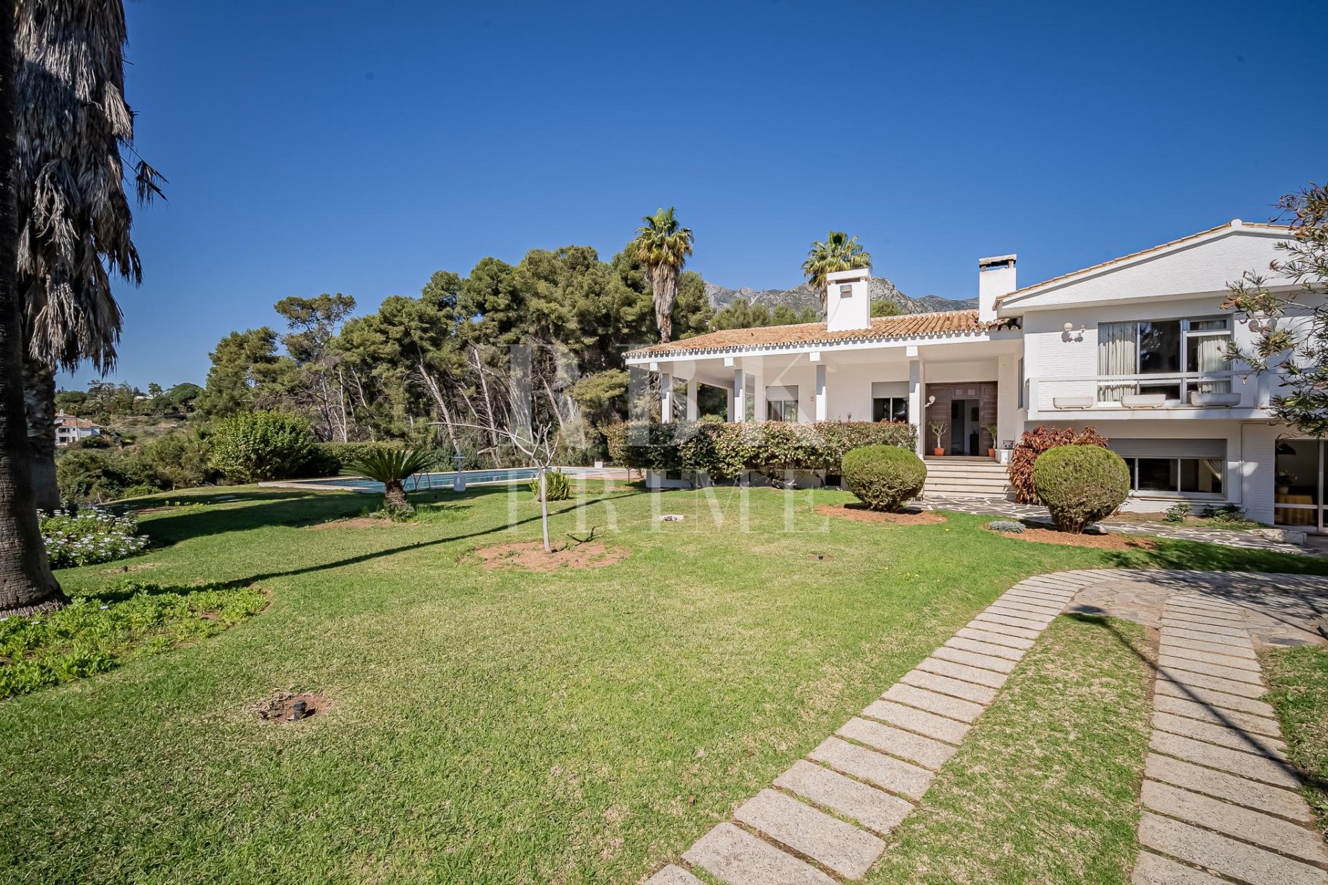 Resale - Villa -
Marbella