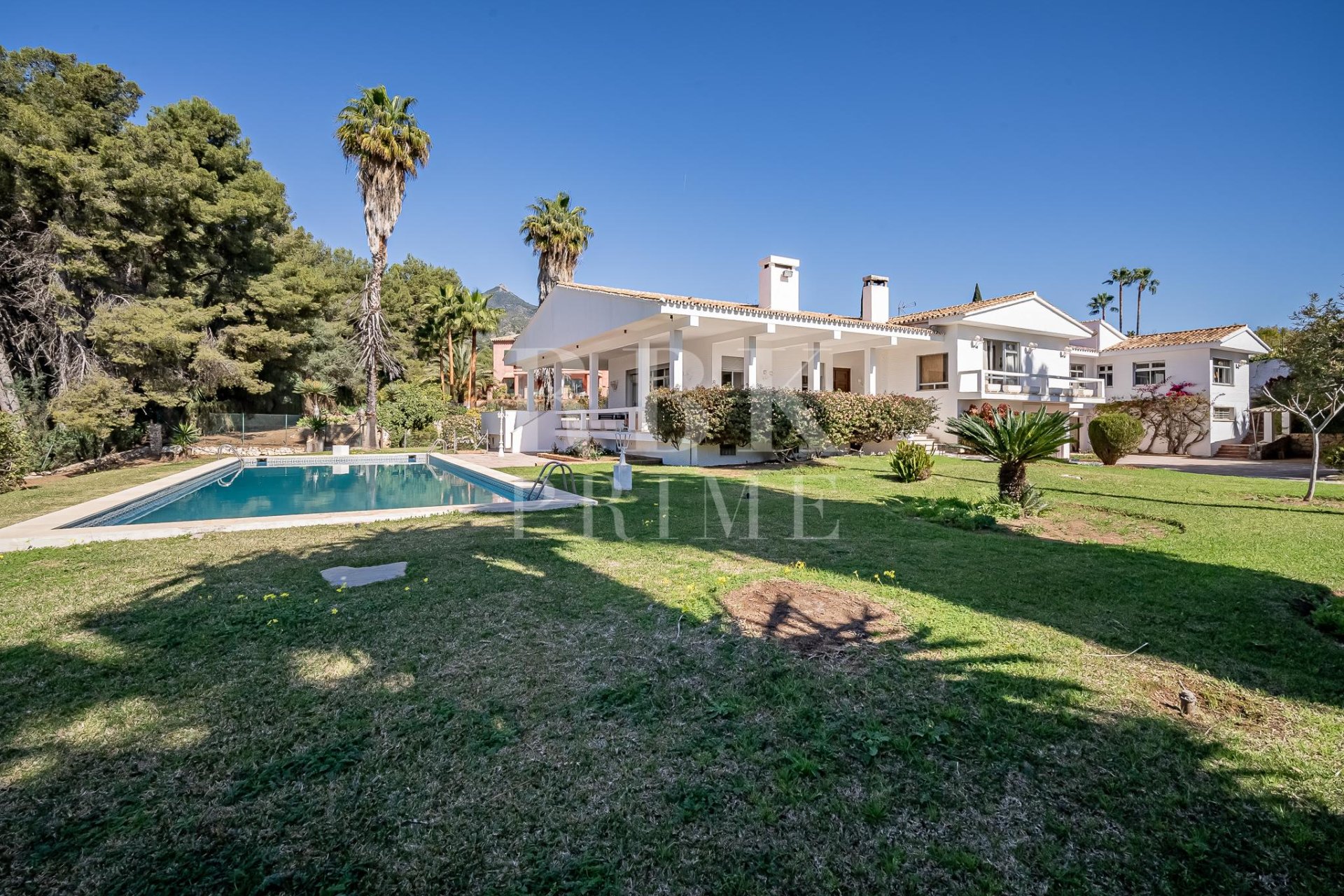 Resale - Villa -
Marbella