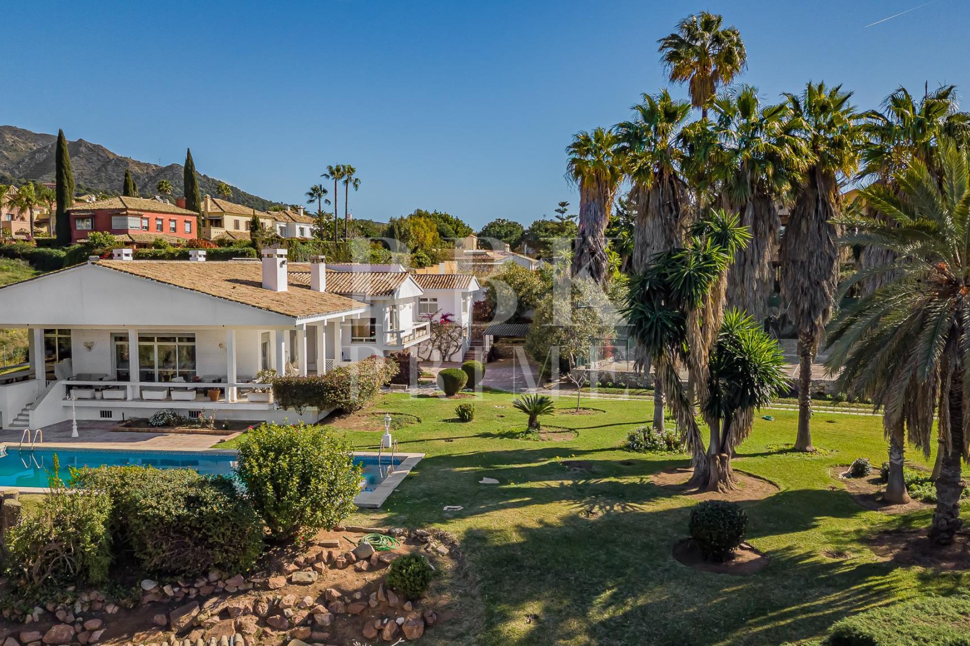 Resale - Villa -
Marbella