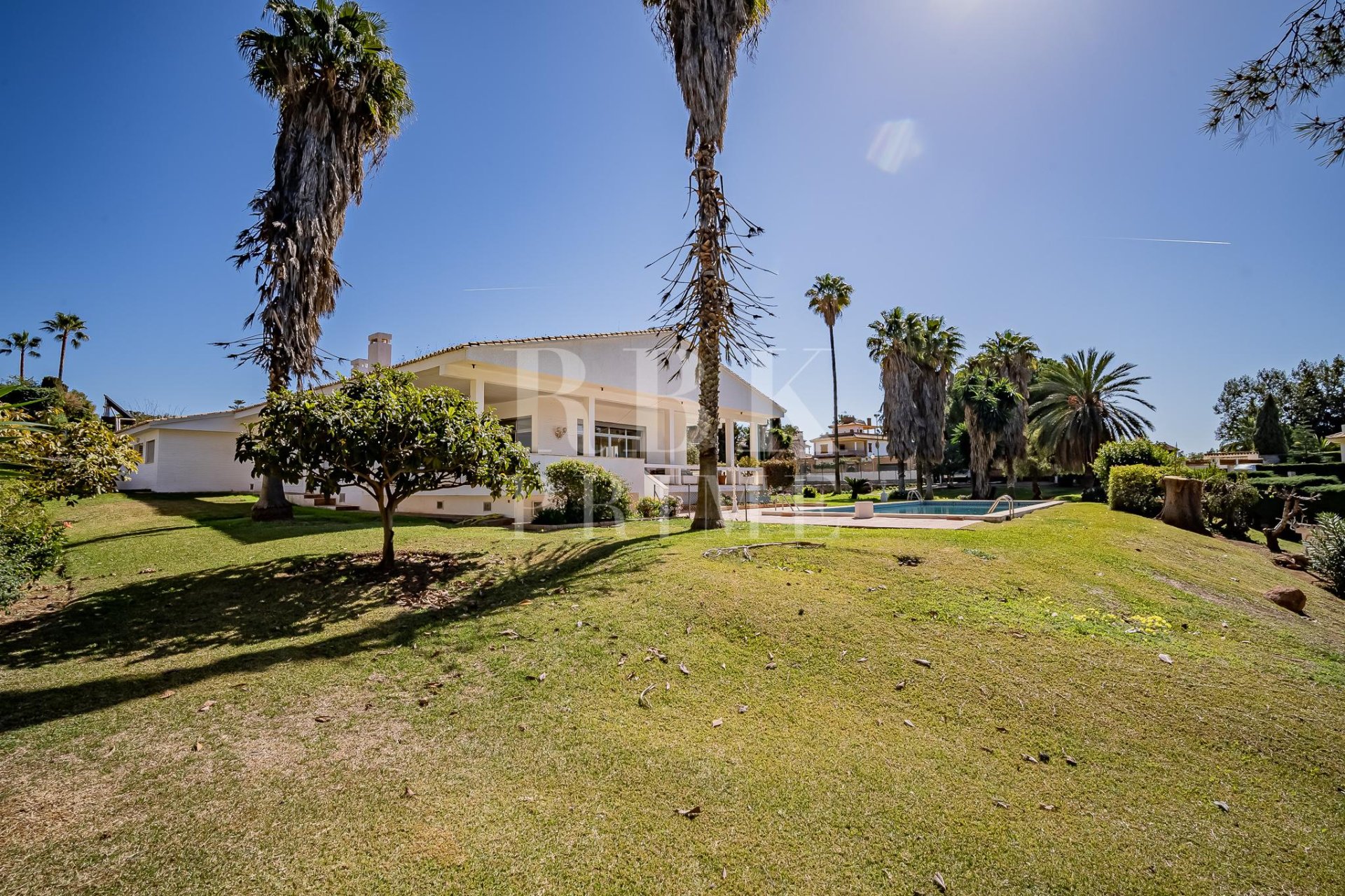 Resale - Villa -
Marbella
