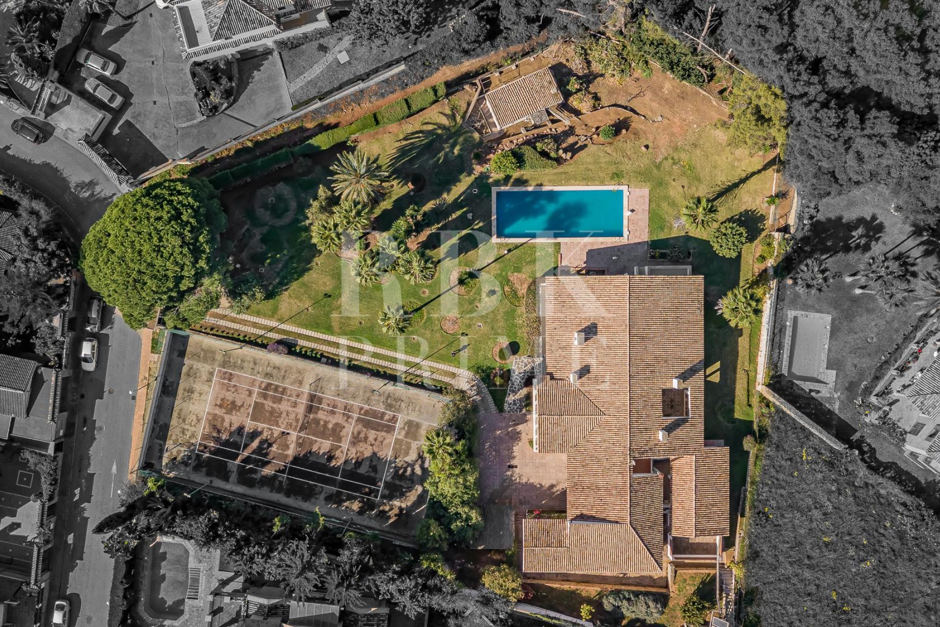 Resale - Villa -
Marbella