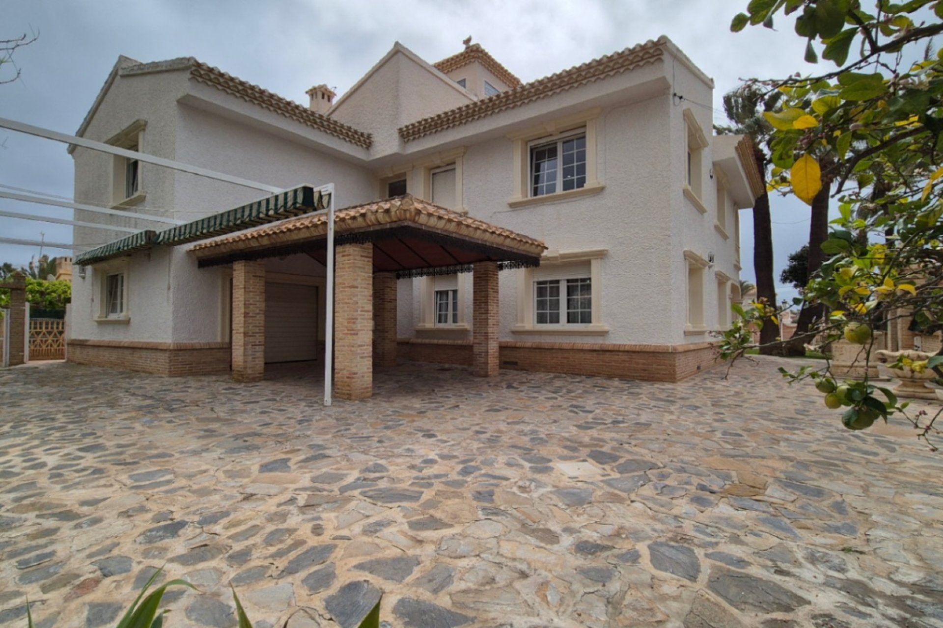 Resale - Villa -
Orihuela - Costa Blanca