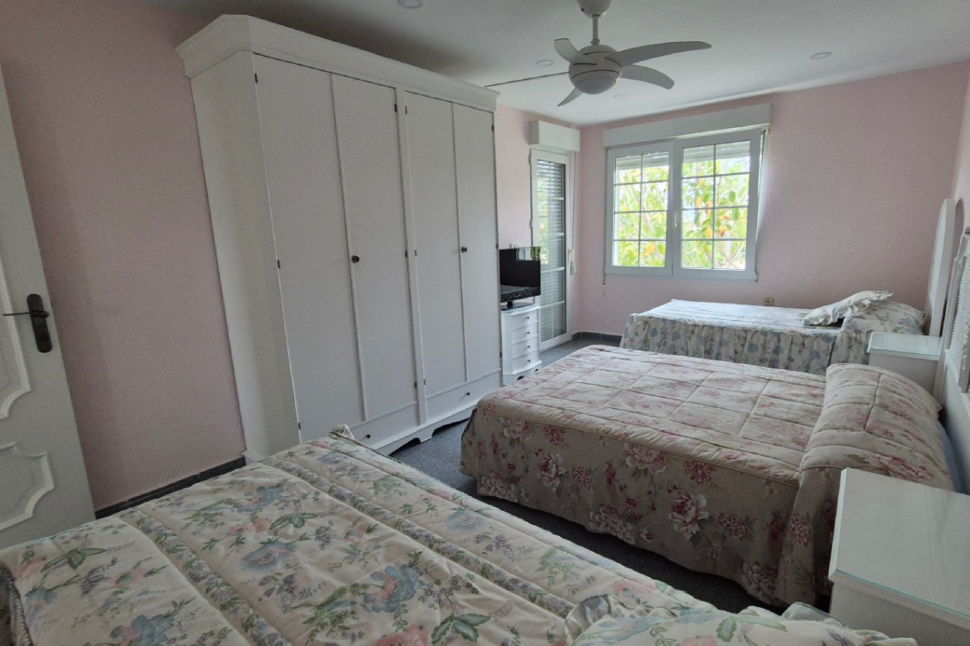 Resale - Villa -
Orihuela - Costa Blanca