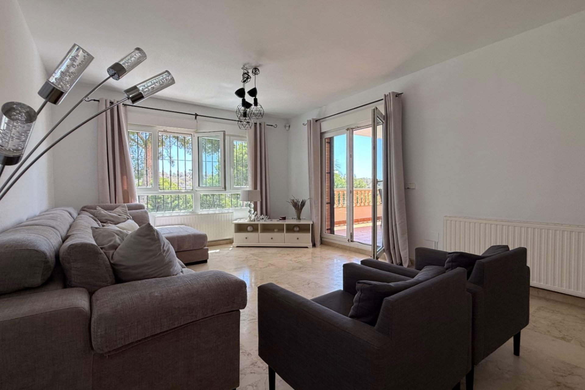 Resale - Villa -
Orihuela - Costa Blanca