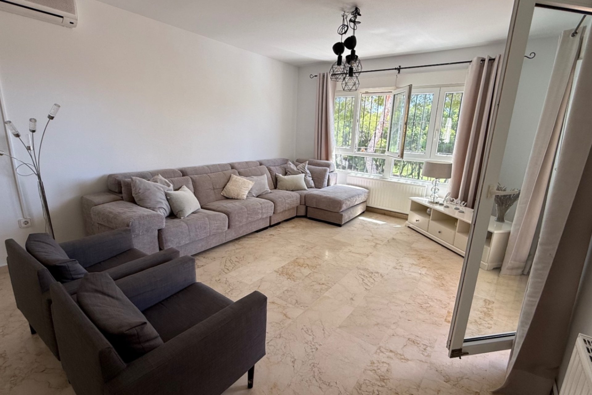Resale - Villa -
Orihuela - Costa Blanca