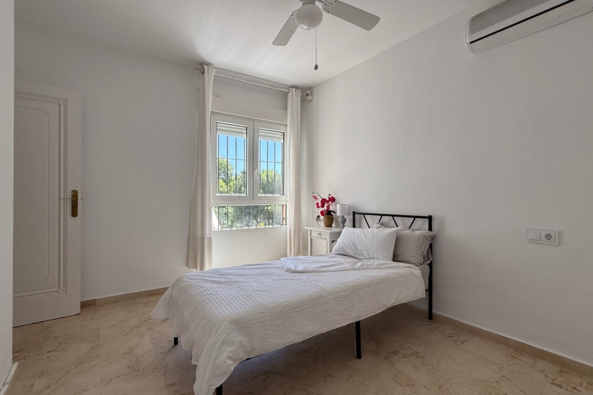 Resale - Villa -
Orihuela - Costa Blanca