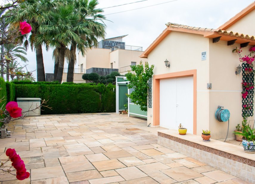 Resale - Villa -
Orihuela Costa - Cabo Roig