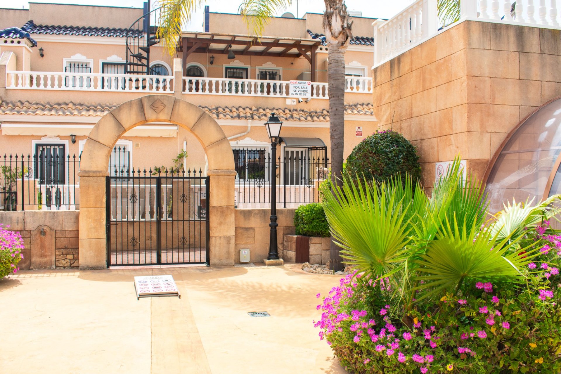 Resale - Villa -
Orihuela Costa - Los Dolses