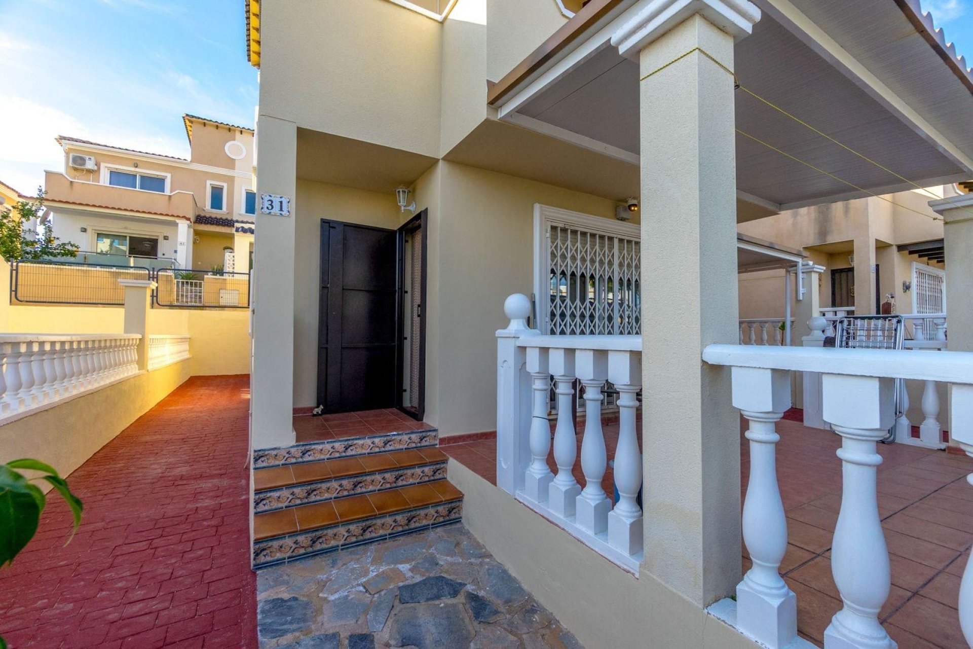 Resale - Villa -
Orihuela Costa - Villamartín