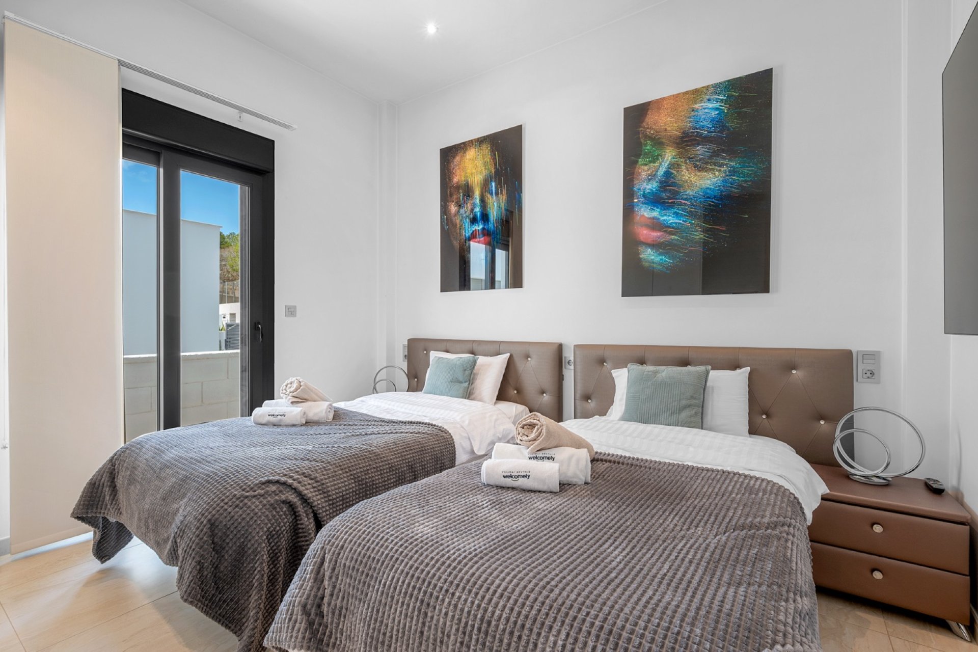 Resale - Villa -
Orihuela Costa - Villamartín