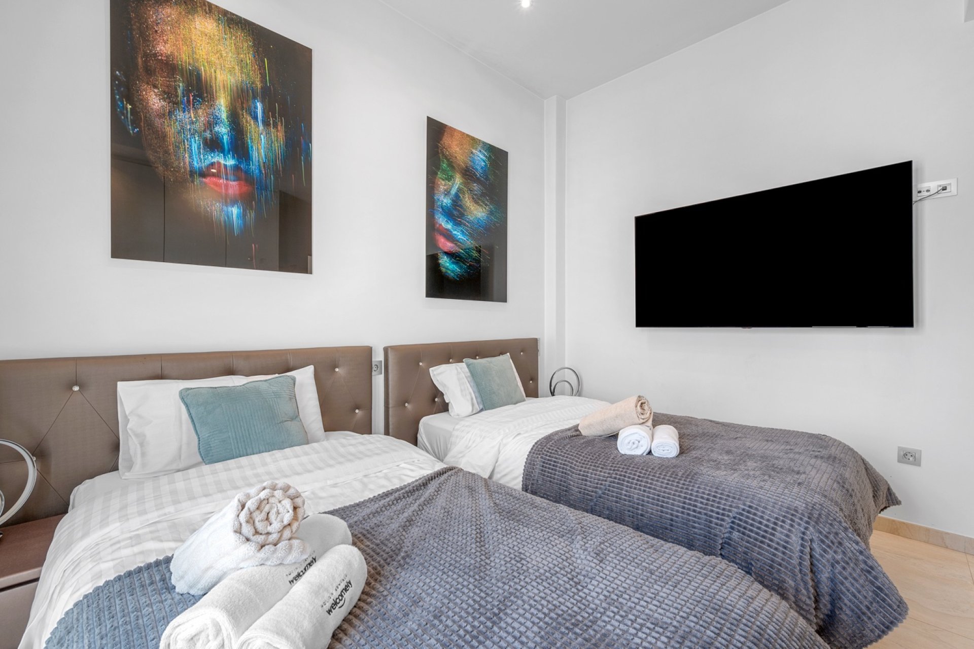Resale - Villa -
Orihuela Costa - Villamartín