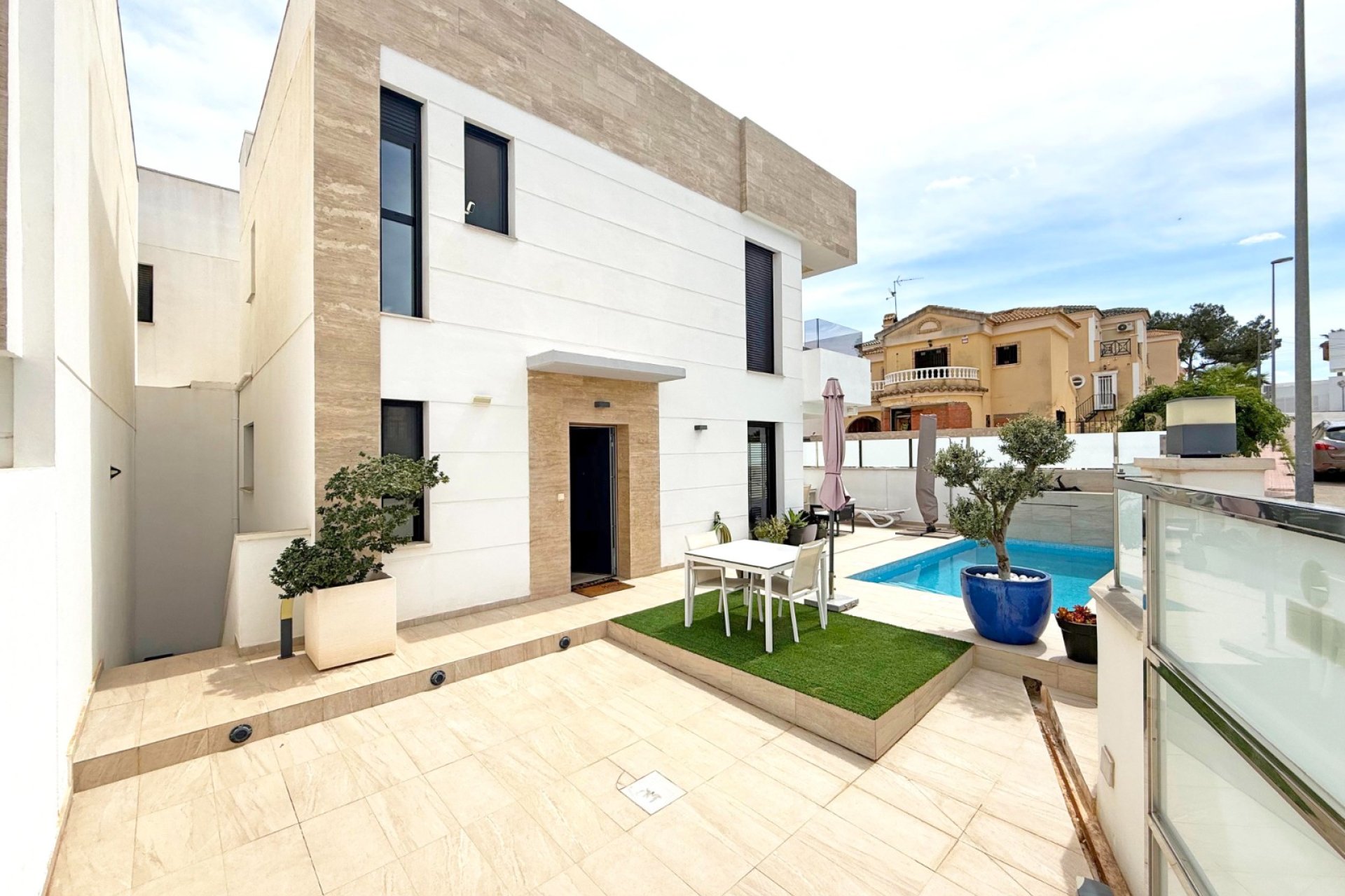 Resale - Villa -
Orihuela Costa - Villamartín