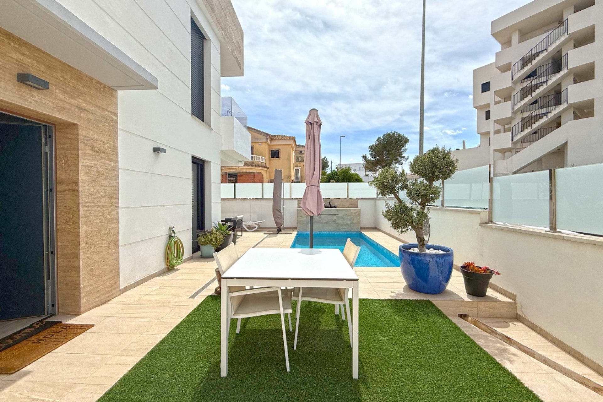 Resale - Villa -
Orihuela Costa - Villamartín