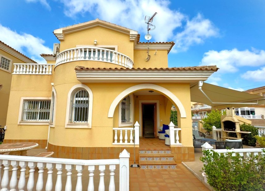 Resale - Villa -
Orihuela Costa - Villamartín